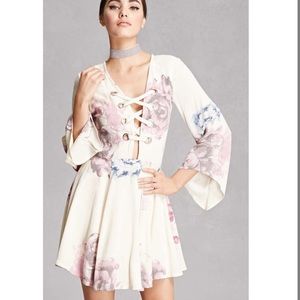 Selfie Leslie floral lace front dress NWT cute